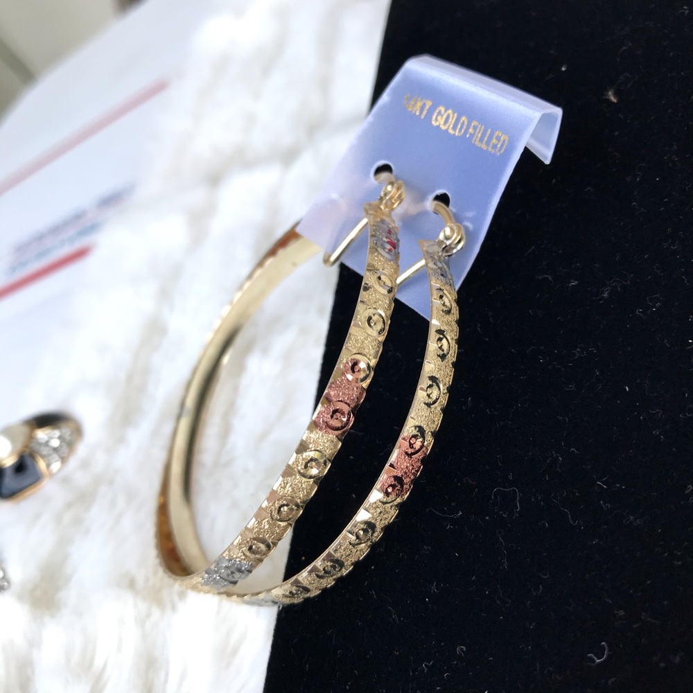 4MM Diamond cut Hoop Earrings - Picture 9 of 10